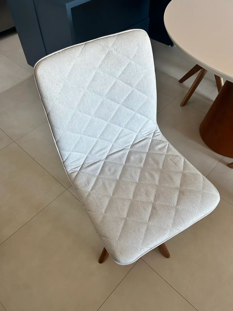 Vendo 4 cadeiras de  jantar giratórias  - Foto 4