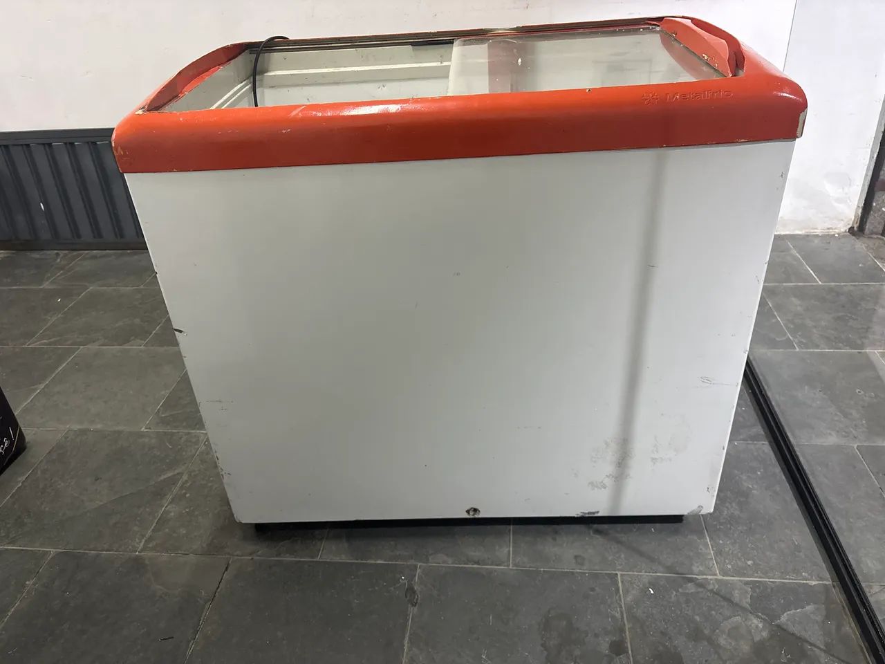 Freezer horizontal  232 litros  110 vlt - Foto 2