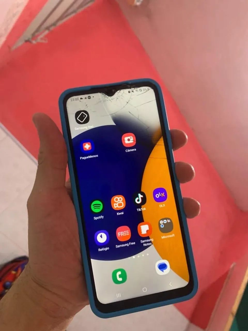 Celular Samsung a03, trincada tela