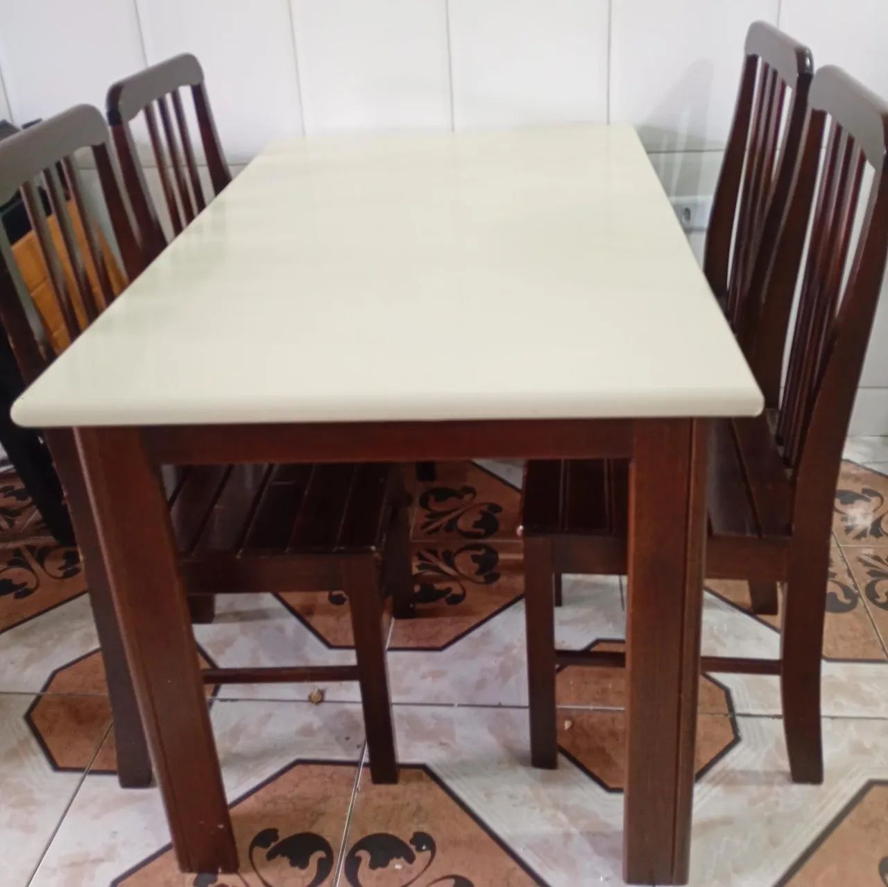 MESA MADEIRA 4 CADEIRAS