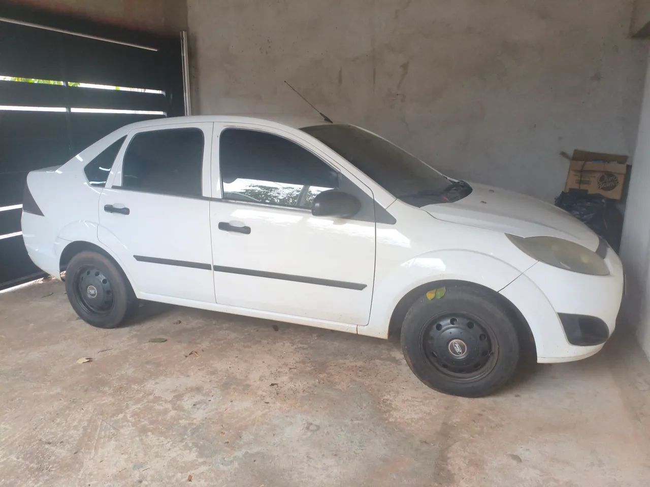Ford Fiesta Fiesta Sedan 1.0 8V Flex 4p 2012