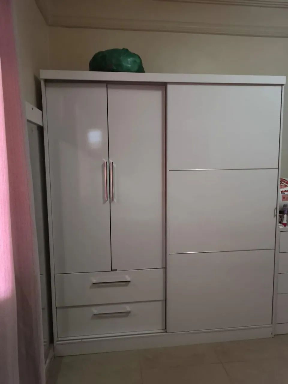 Guarda roupa branco 