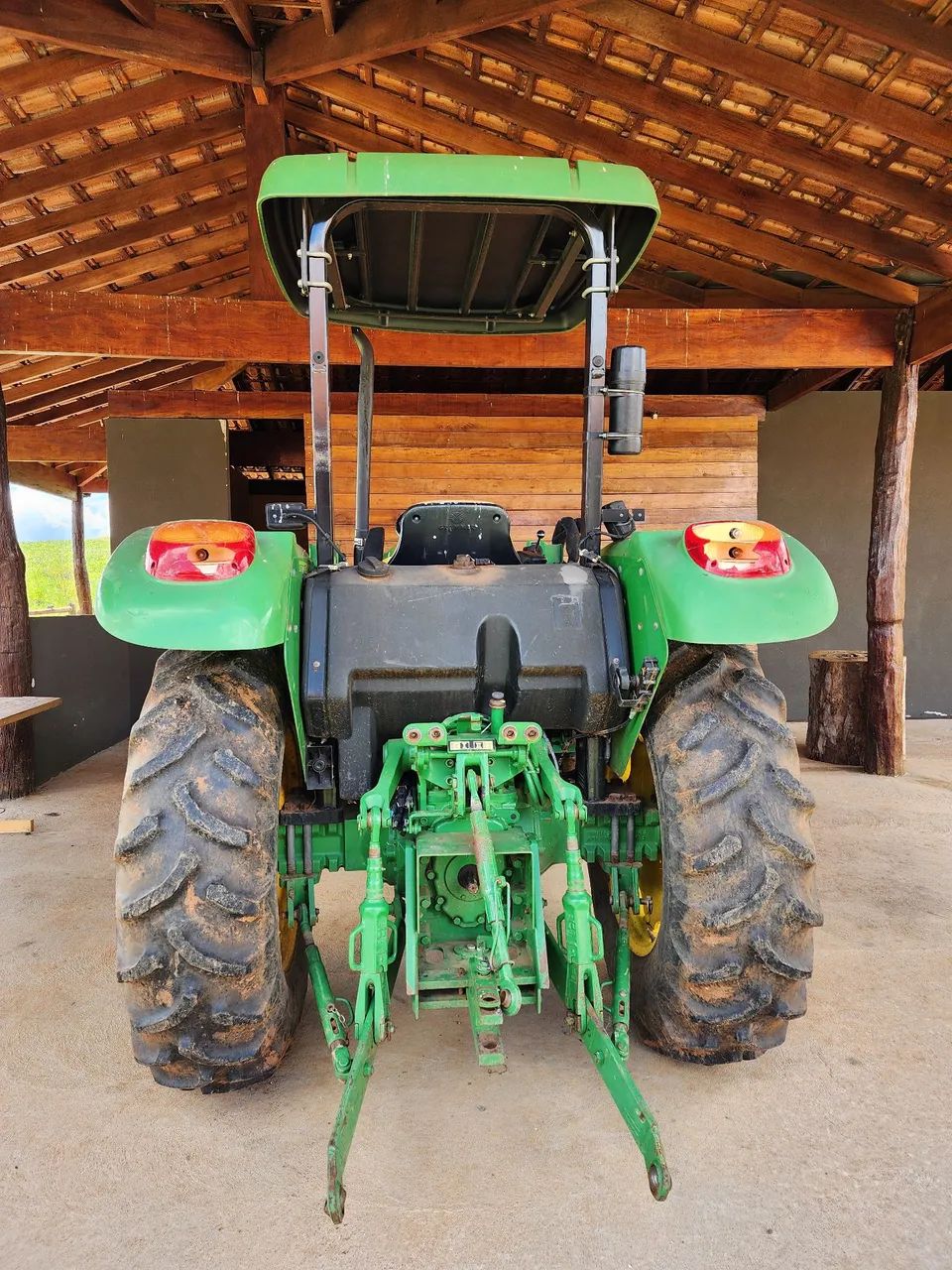 Trator John Deere TR5070E 1.700 horas somente - Foto 2