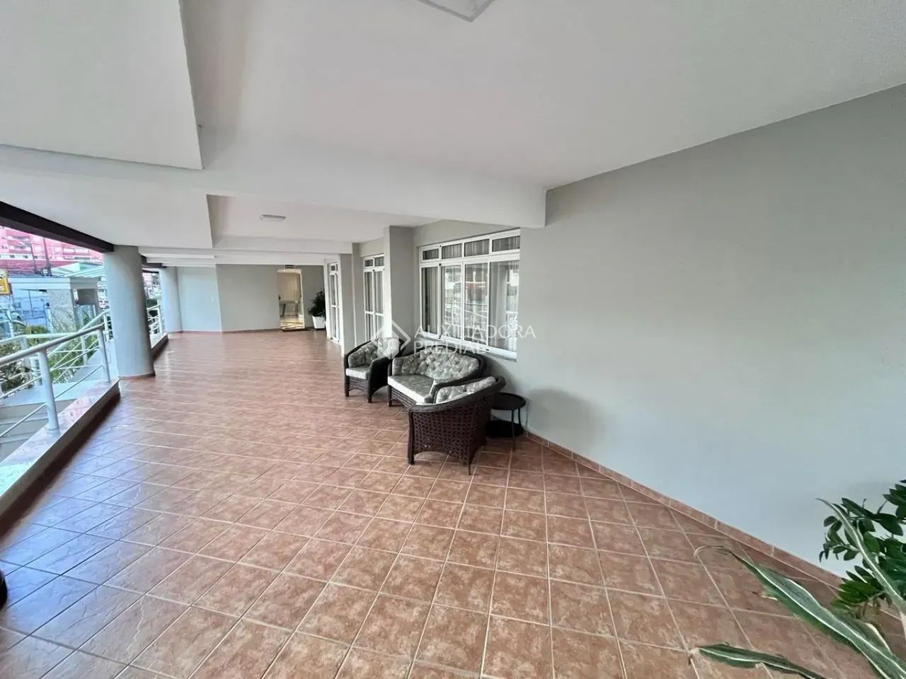 Apartamento 4 dormitórios em Campinas semimobiliado próximo a Beira Mar - Foto 2