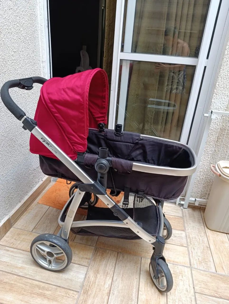 · Carrinho de bebê Epic Moisés, mais bebê conforto - Foto 3