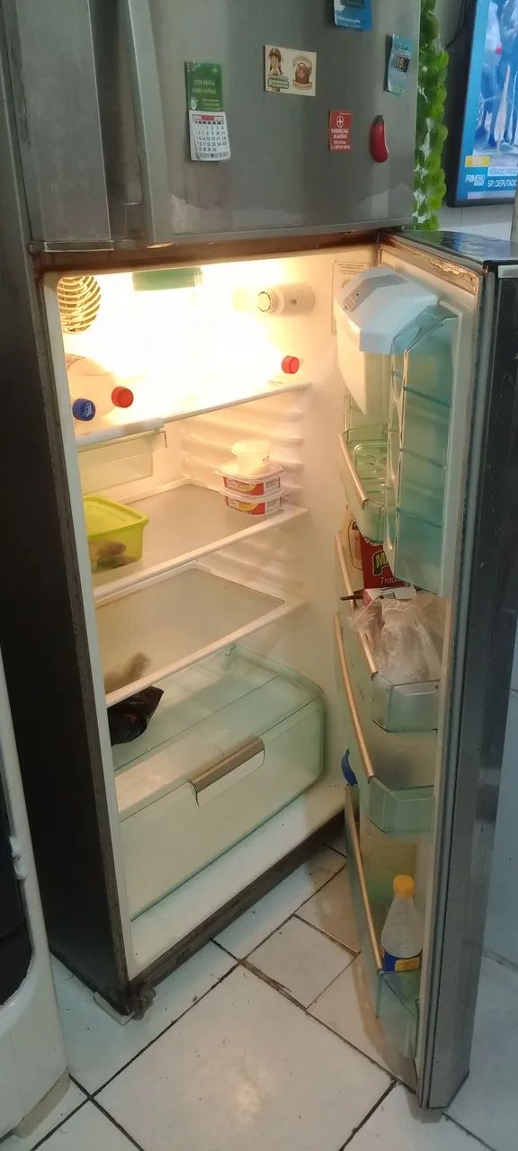 Vendo uma geladeira funcionando perfeitamente  - Foto 2