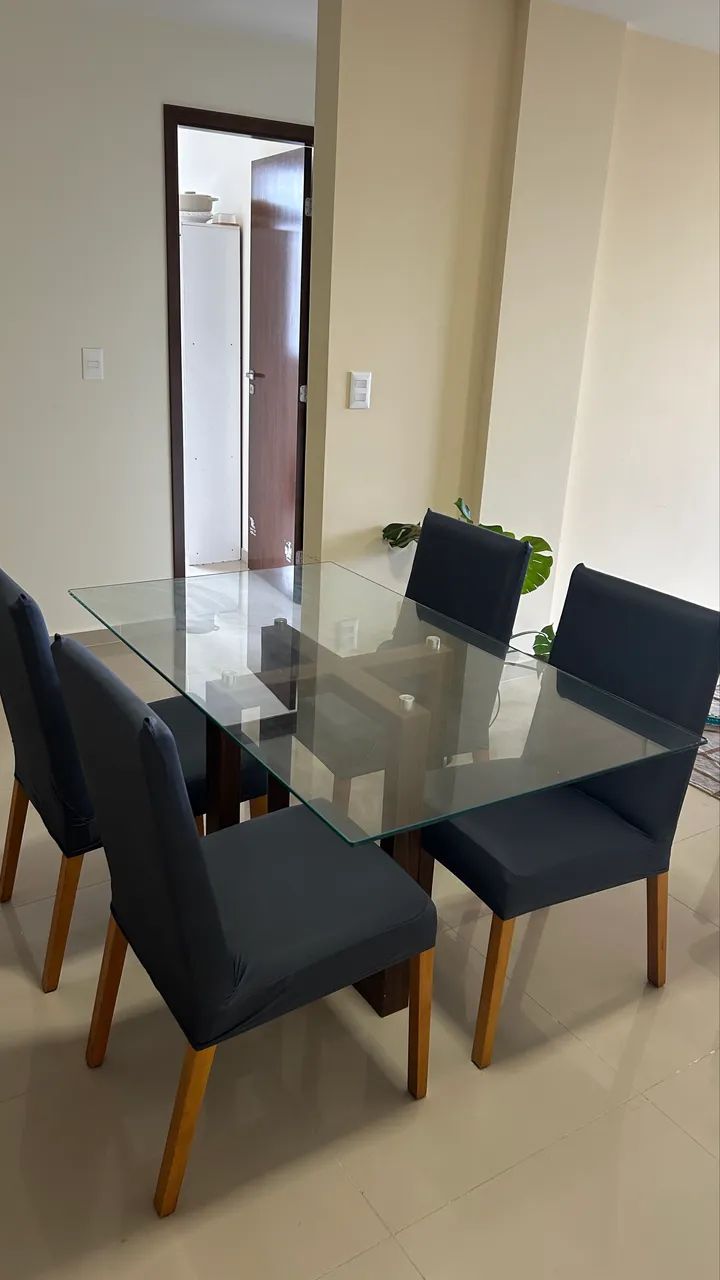 Vendo mesa de jantar com 4 cadeiras - Foto 2