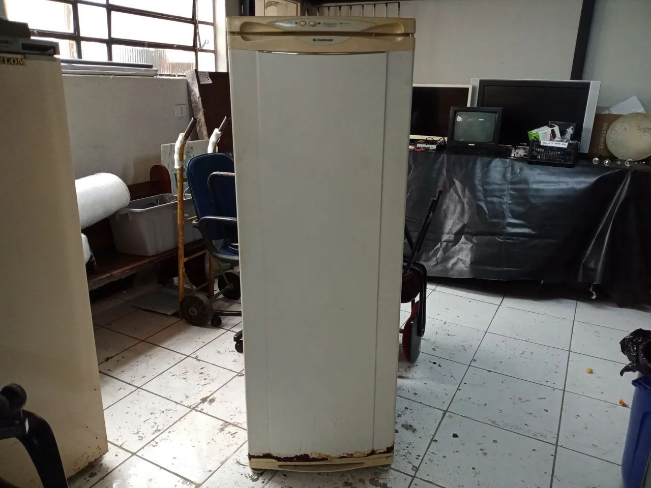 Freezer Vertical Continental 230 Litros com Defeito 