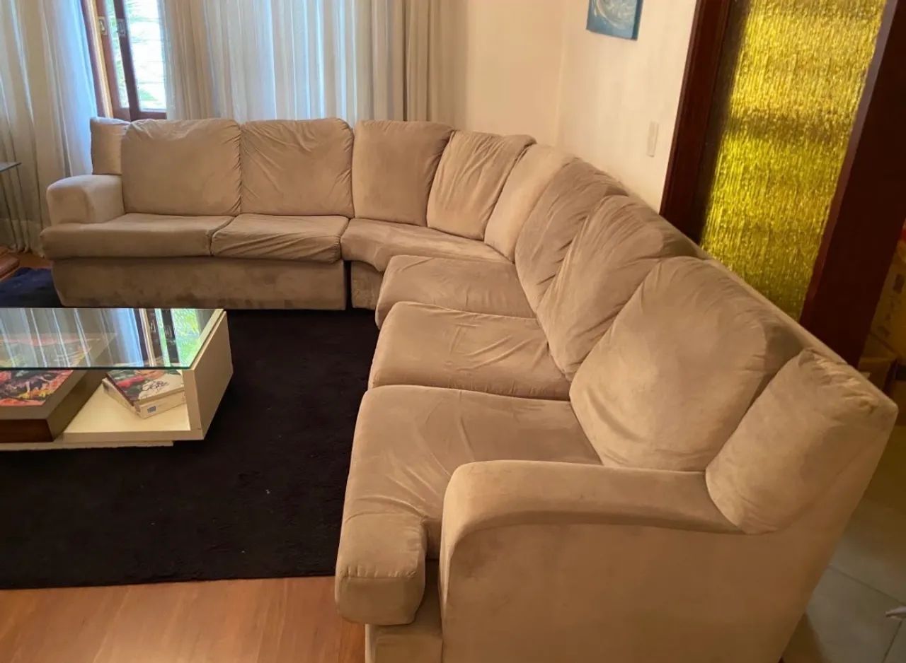 Sofá de canto em L de tecido cinza 