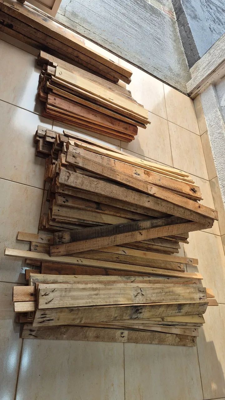 Ripas de pallets grande quantidade, medidas 0.80 centímetros, 1mt é 1.20mt, entregamos. 