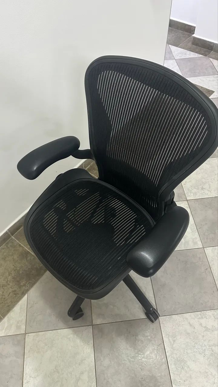 CADEIRA HERMAN MILLER AERON CHAIR