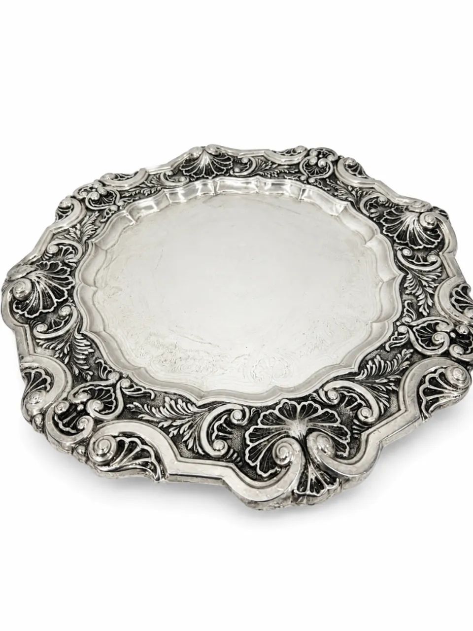 Salva Decorativa com Banho de Prata - Peça Antiga e Ornamentada