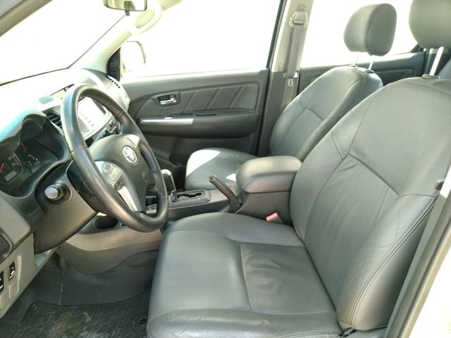 Toyota Hilux Srv 3.0 4x4 automática diesel - Foto 8