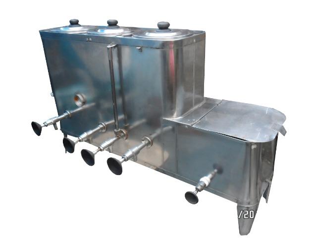 Vendo uma cafeteira usada de inox marca universal 220 volt