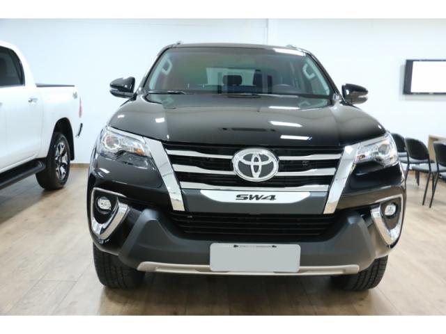 TOYOTA HILUX SW4 2.8 SRX 4X4 7 LUGARES 2019 - Foto 2