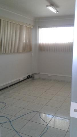 Aluga-se sobrado comercial no Capão da Imbuia - Foto 14