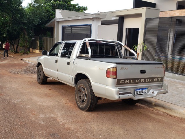VENDE -SE S10 A DIESEL