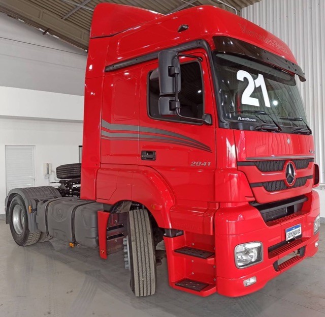 VENDO CAMINHÃO AXOR |2041|