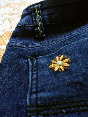 Calça jeans bordada a mão  - Foto 3