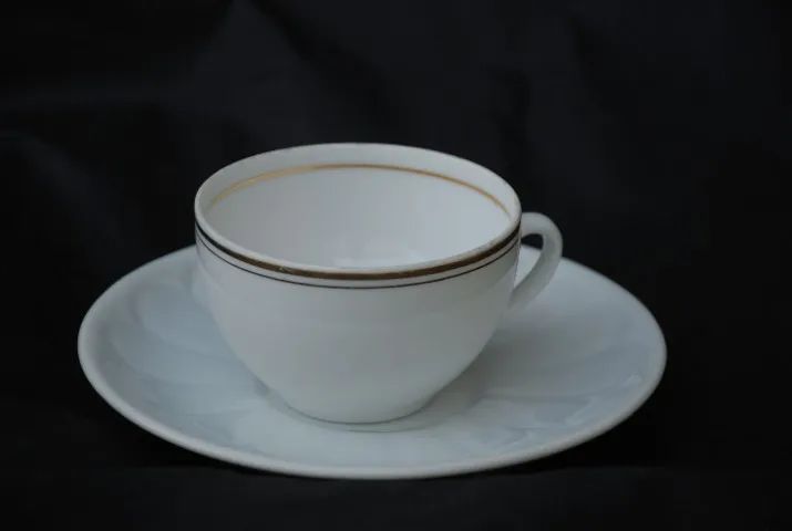 jogo xicaras filetada em dourado , anos 70 ,  , 6 x 8 porcelana monte alegre - Foto 4