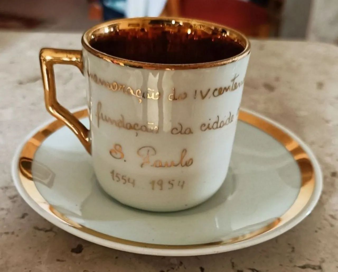 Xícara antiga com revestimento em ouro - Foto 2