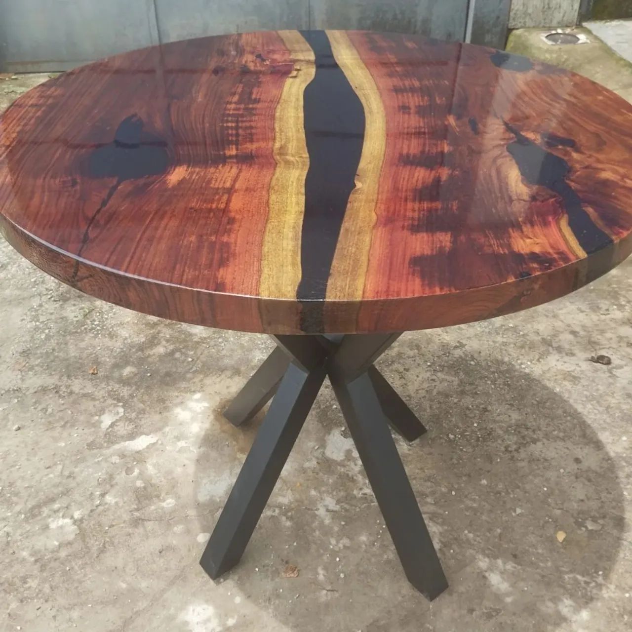 Mesa de Jantar redonda em madeira e resina epoxi - Foto 3
