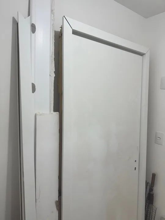 Porta, portal e batentes de madeira nova 82 cm