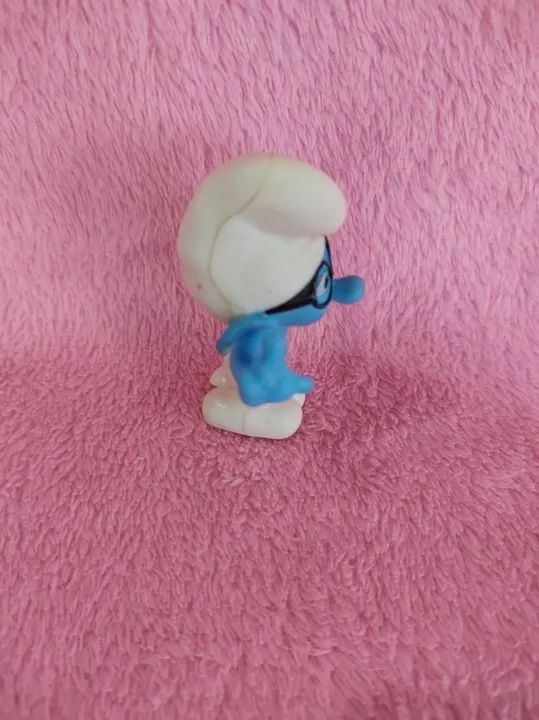 Boneco smurf em miniatura com óculos. - Foto 4