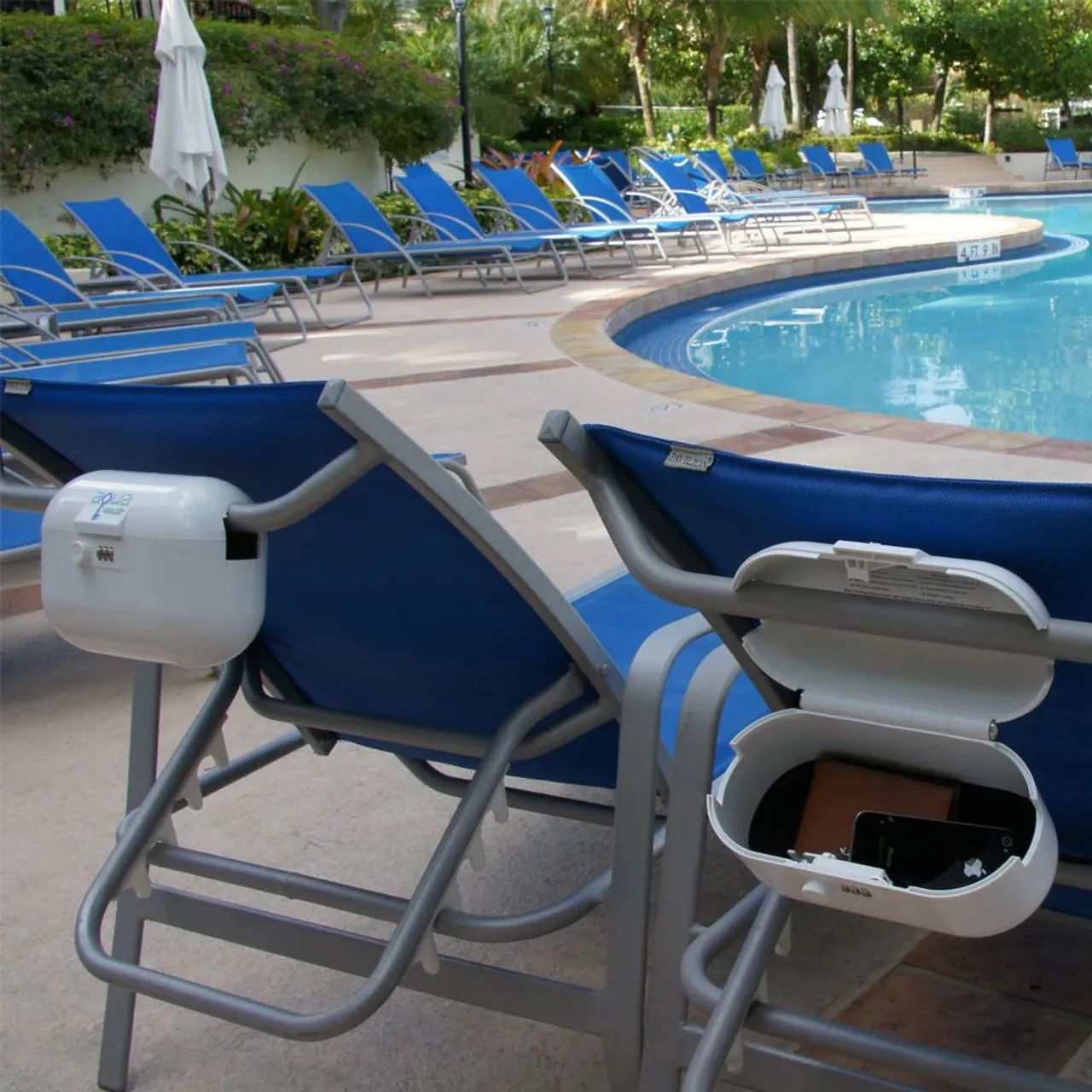 Porta treco com trava e senha. Encaixa na espreguiçadeira. - Foto 6