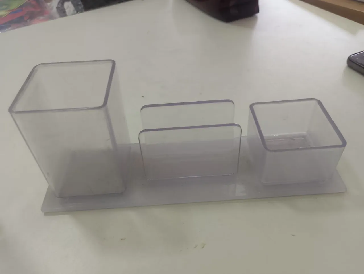 Porta-canetas e organizador de mesa