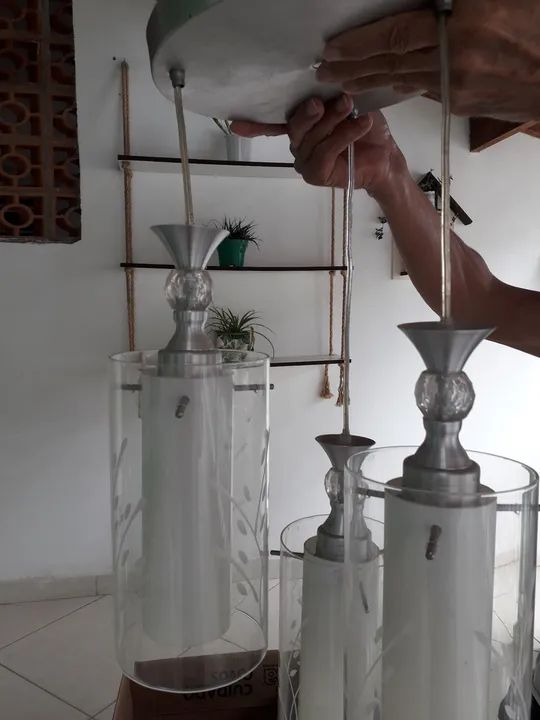 Lustre Moderno de 3 Lâmpadas de Vidro com Detalhes em Metal - Foto 2
