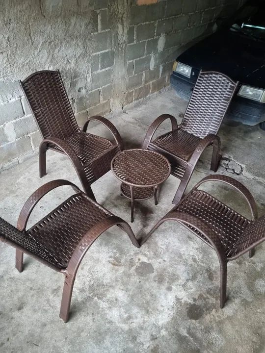 Conjunto de Mesa e Cadeiras para Jardim novos 