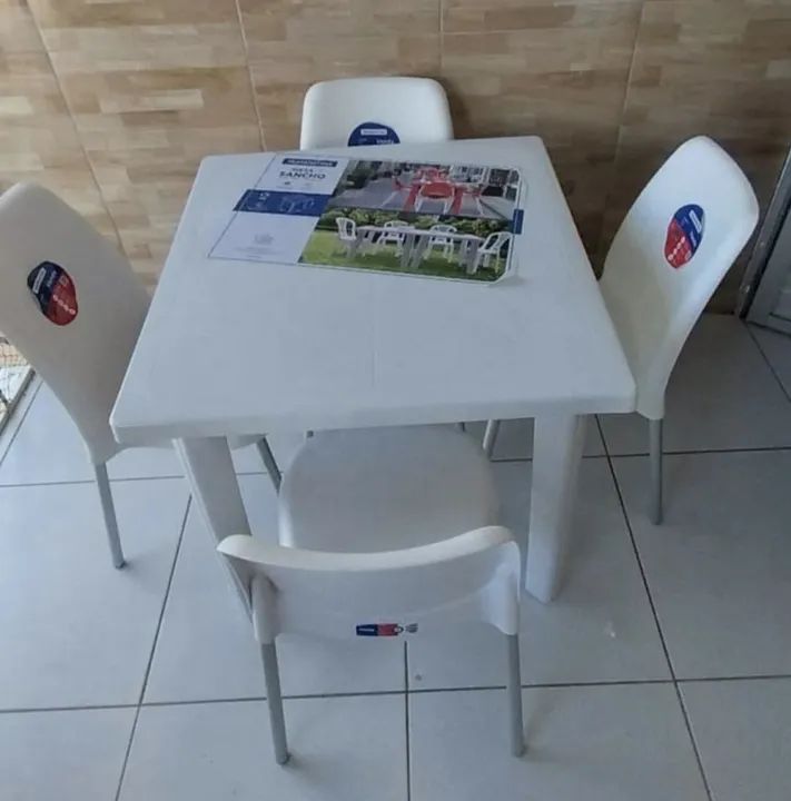 Conjunto de mesa 4 lugares 