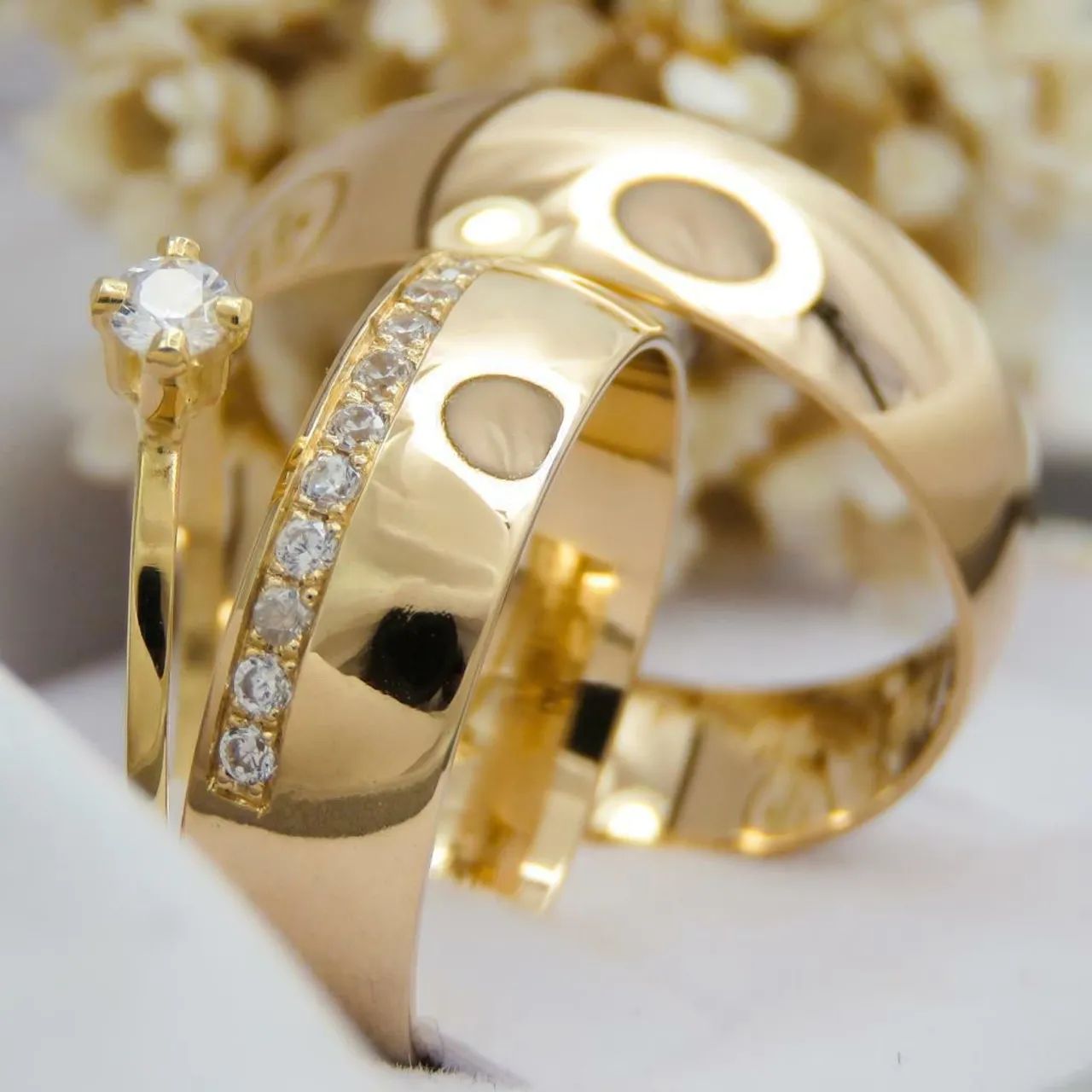 Anéis de Casamento em Ouro 18K com Diamantes