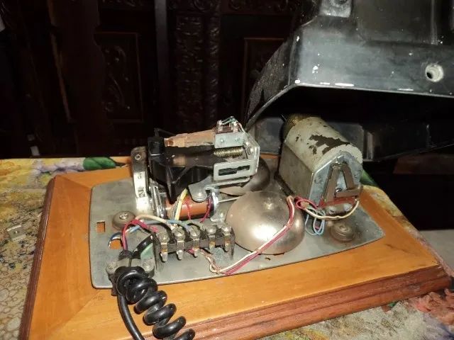 Telefone antigo de decoração com manivela - NOVA PARNAMIRIM-RN - Foto 5