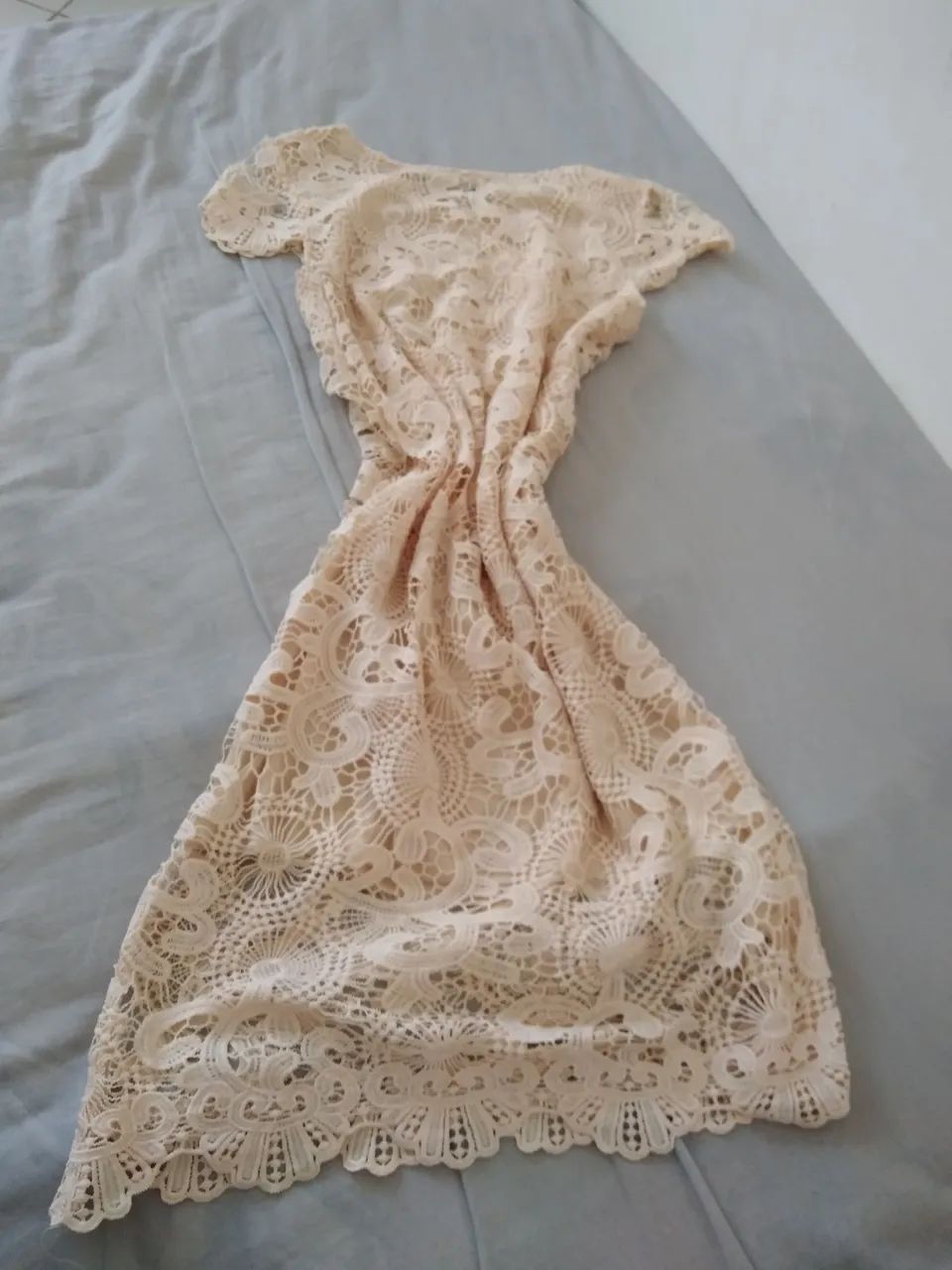 Vestido de Renda Bege Delicado