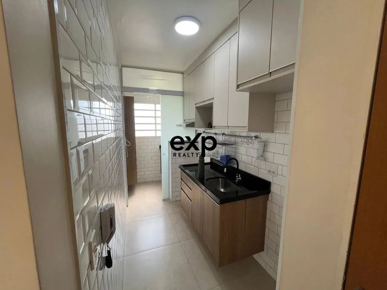 Apartamento com 02 quartos à venda no Edifício Sapezeiro em Valinhos/SP