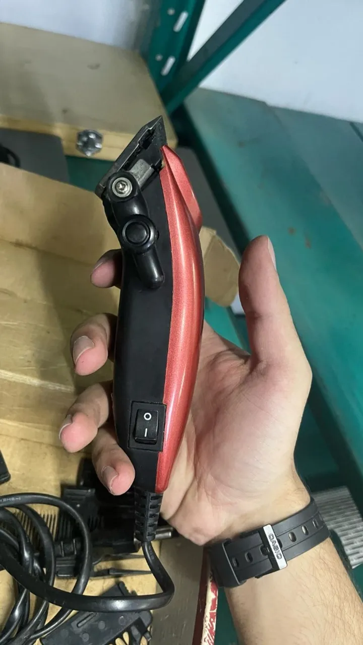 Máquina de cortar cabelo Gama usada