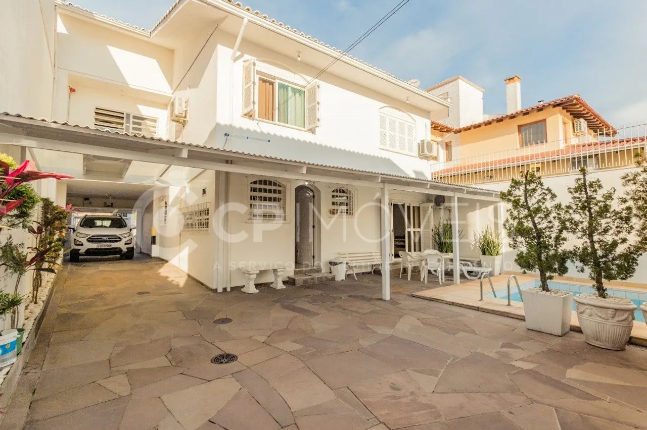 Casa/Sobrado em Porto Alegre, no bairro Jardim Planalto, à venda.