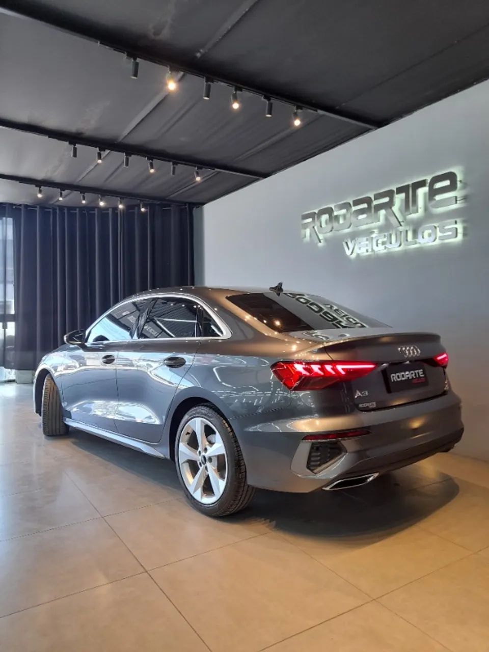Audi A3 Sedan S-Line 2.0 TFSI S-Tron 2023 - Foto 4