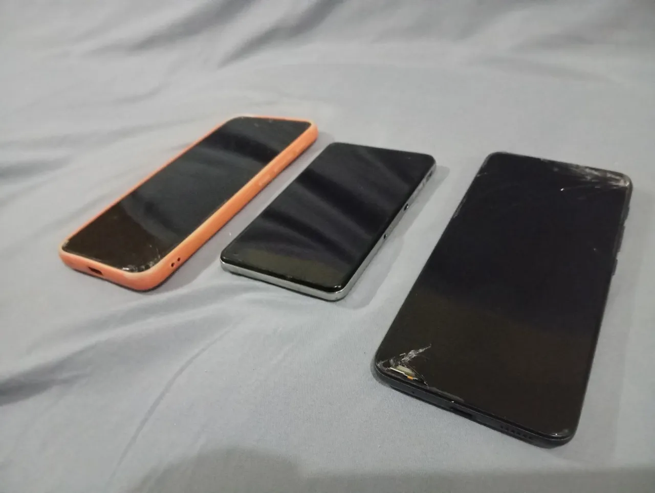 2 CELULARES MOTOROLA e 1 GPS