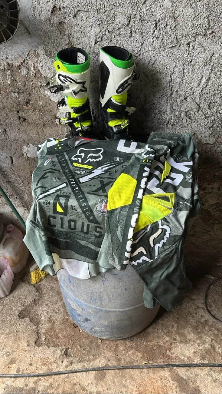 Bota alpinestars tech7 e conjunto fox