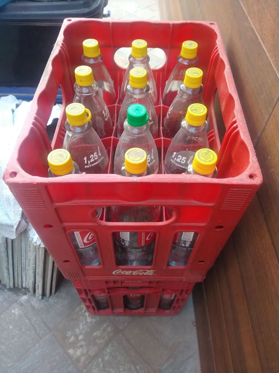 2 engradados e 24 casco de vidro 1,25 l retornáveis Coca-Cola