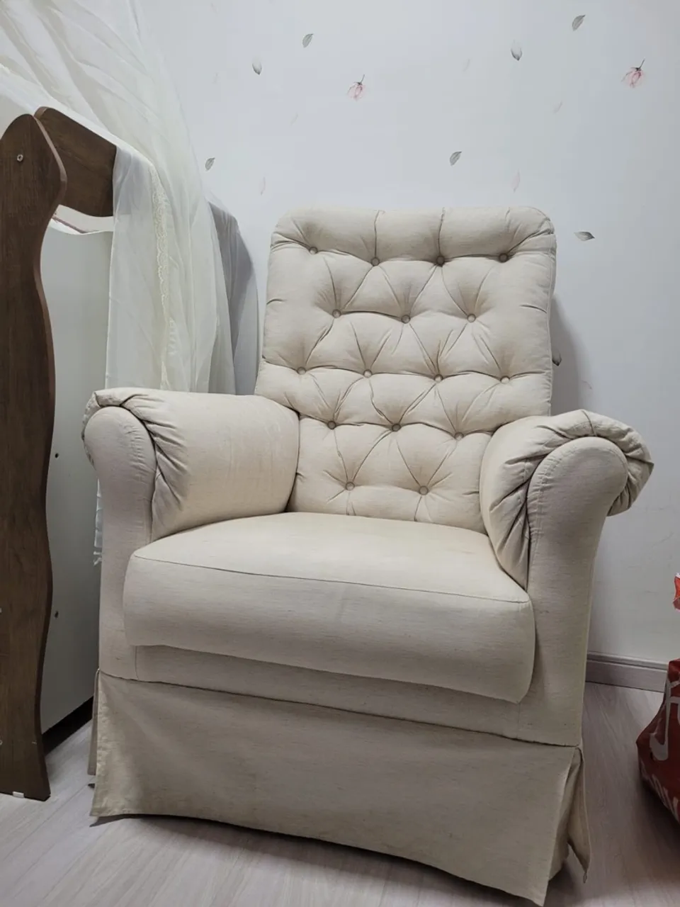 Poltrona Clássica Estofada