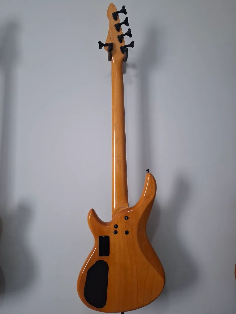 Baixo Aria Pro II Avante modificado (DiMarzio Area J, Aguilar OBP3