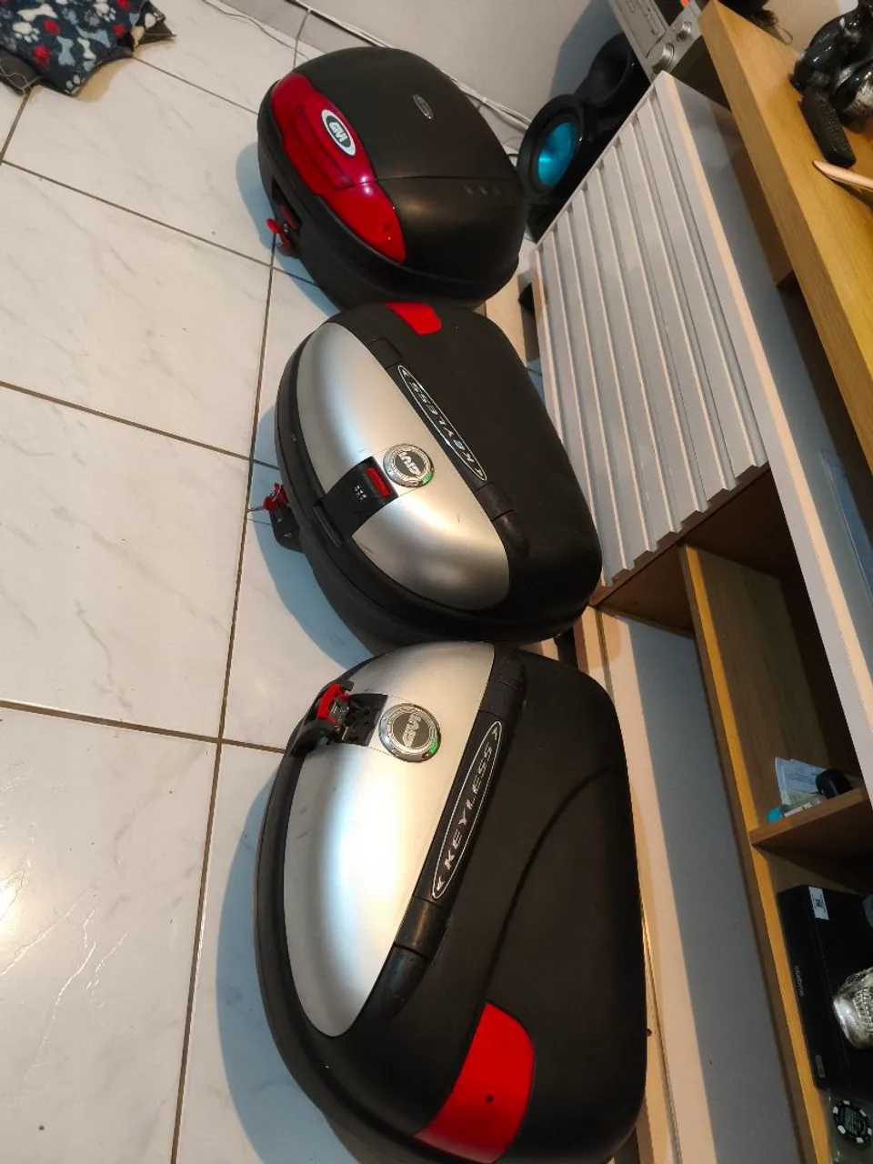 Baús Laterais Givi Keyless e Simply para Moto