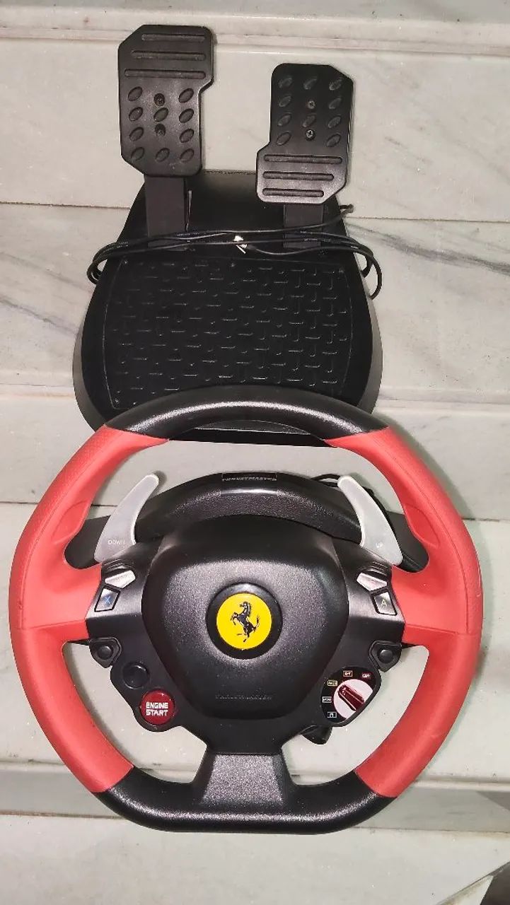 Thrustmaster Ferrari 458 Spider Racing Volante e Pedal para Xbox One e PC