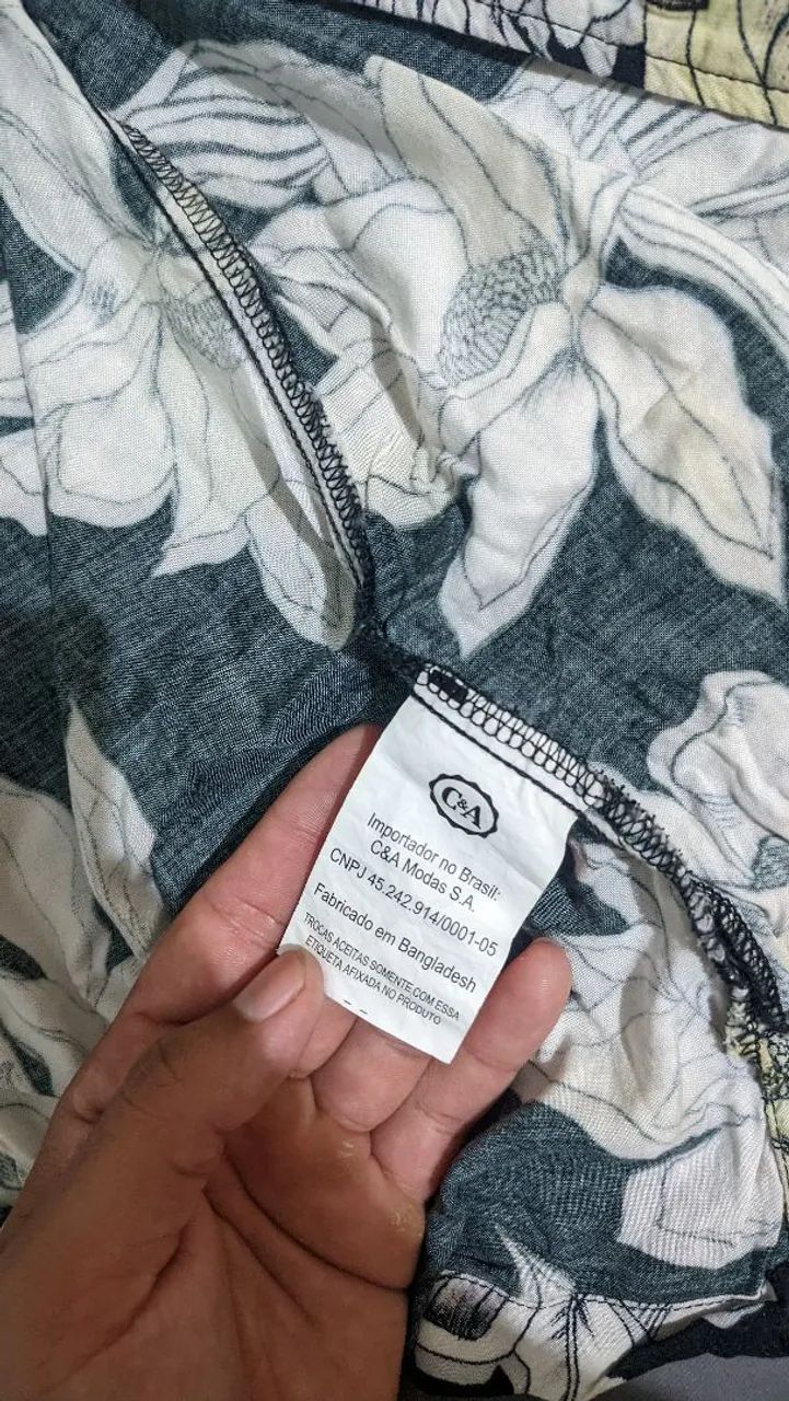 Camisa de Botões Floral Preta C&A - Foto 3