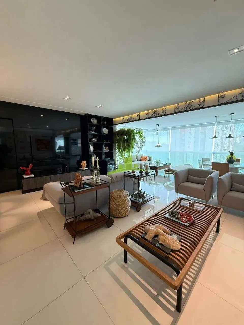 Apartamento Alto Padrão à Venda ou Aluguel no Diamond Alto do Itaigara, 155m², 3 Suítes, V