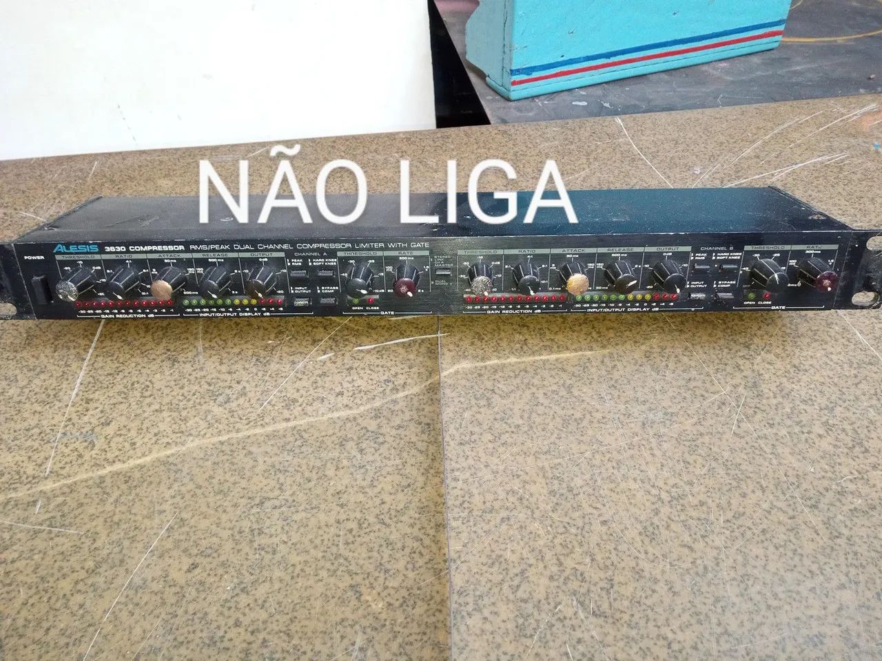 Compressor Alesis 3630 - Não Liga